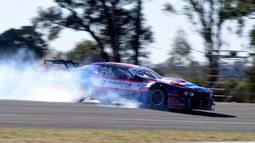 Martín Vázquez con su Dodge Challenger en el Cabalén.