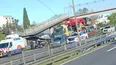 El camión atascado este lunes en el nuevo puente del ramal Campana de la Panamericana.