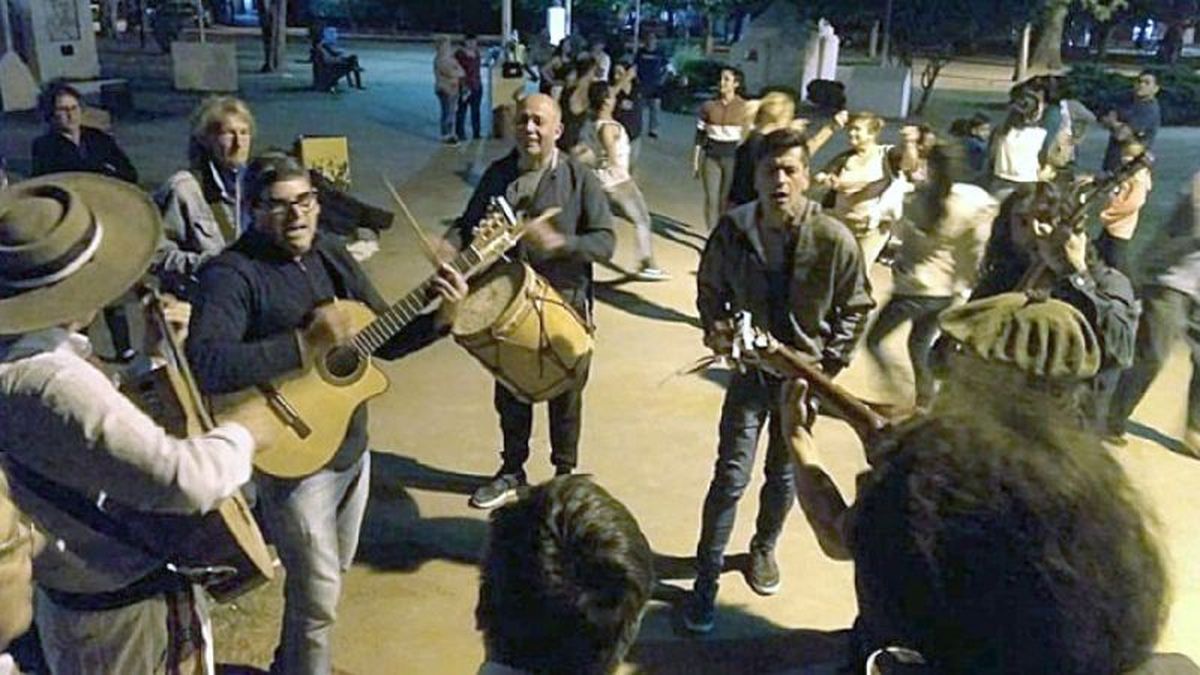 La luna bajó a bailar una zamba