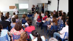 CURSO. Ducoté, en la capacitación al personal de las escuelas..