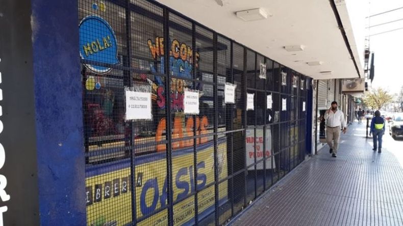 A LA ESPERA. Los comercios solicitan medias de apertura..