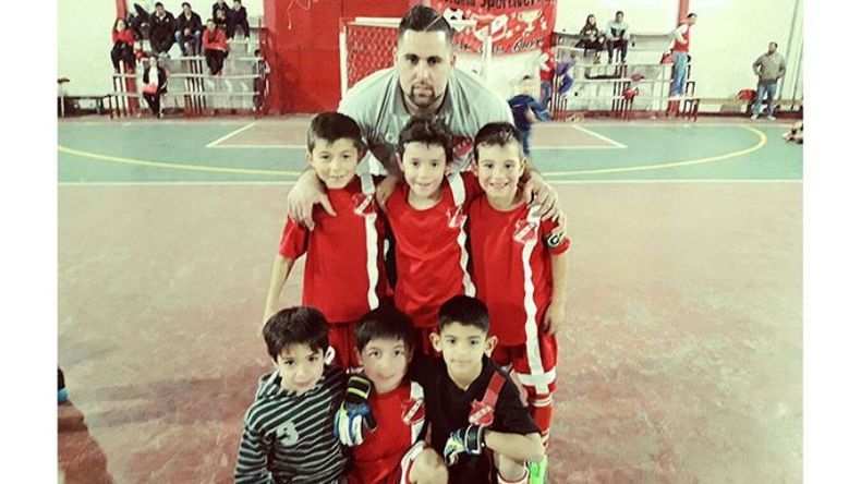La 2010 de Sportivo ganó con un jugador menos..