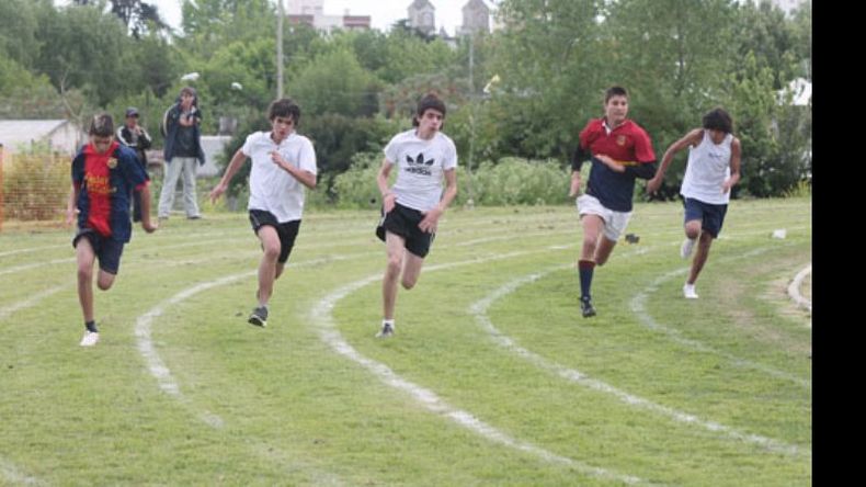 Los pilarenses dominaron la modalidad Velocidad desarrollada en el polideportivo..