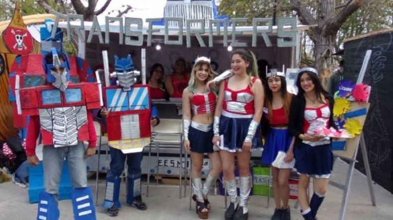 PRODUCCIÓN. Los alumnos suelen expresar su creatividad a la hora de ofrecer los productos..