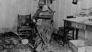 La foto post mortem de Domingo Faustino Sarmiento (tomada en Paraguay en 1888) es una de las más conocidas. La foto post mortem de Domingo Faustino Sarmiento (tomada en Paraguay en 1888) es una de las más conocidas.