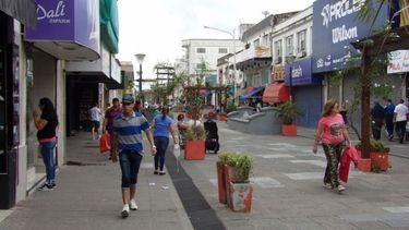 PEATONAL. A pesar de la controversia que genera, es la zona más cara del centro..