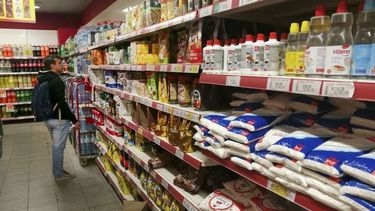Prorrogan los precios máximos de 304 productos esenciales