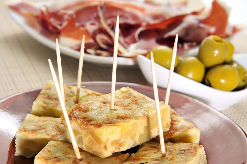 D&iacute;a Mundial de la Tortilla de Papas: historia, tradici&oacute;n y el eterno debate entre cebolla o sin cebolla
