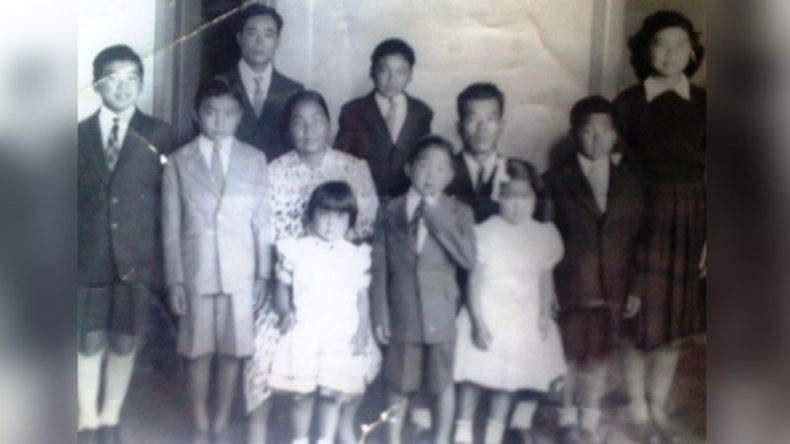 FAMILIA TAWATA. La foto es de la década del 50..