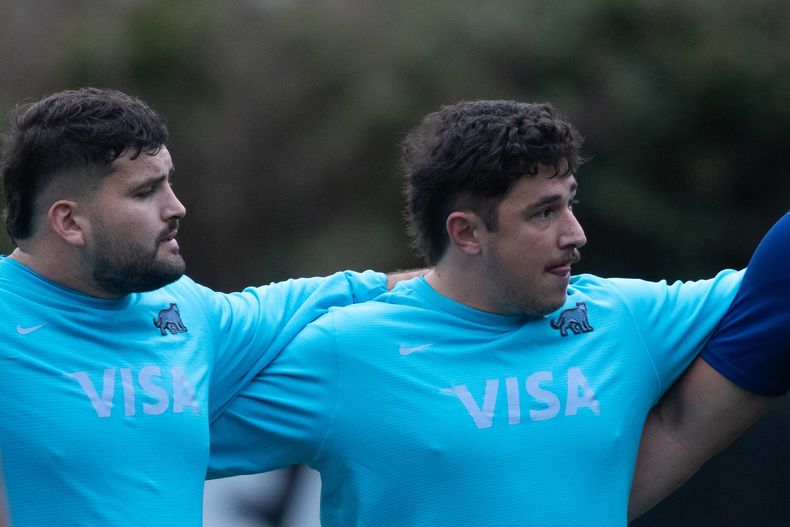 Javier Corvalán (izquierda) con Argentina XV tiene un sueño mundial.
