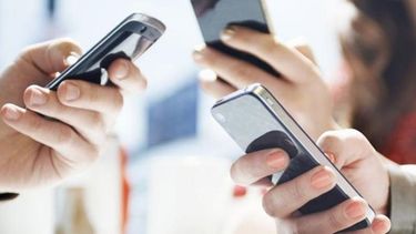 QUEJAS. La telefonía celular volvió a quedar al tope, junto a los bancos..