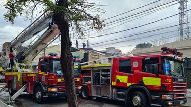 El incendio afectó a dos locales de la calle Rivadavia.&nbsp;
