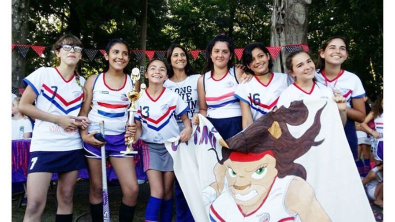 TROFEO. Muni se alzó con la copa en 6ª División..