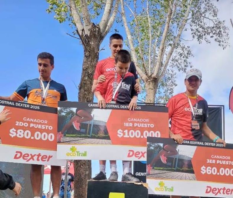 TERCERO Cena izq comparti el podio junto a Nicols Duberty y el ganador Luciano Pared