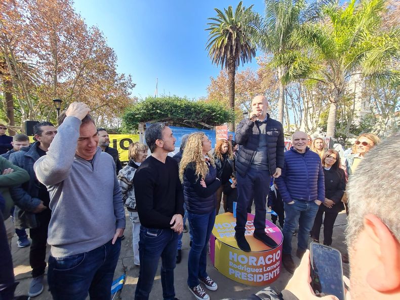 Horacio Rodríguez Larreta, Diego Santilli y José Luis Espert arribaron este mediodía a la Plaza 12 de Octubre.&nbsp;