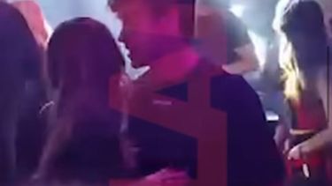 ACARAMELADOS. Franco y Meri en el VIP de un boliche en México.  ACARAMELADOS. Franco y Meri en el VIP de un boliche en México.