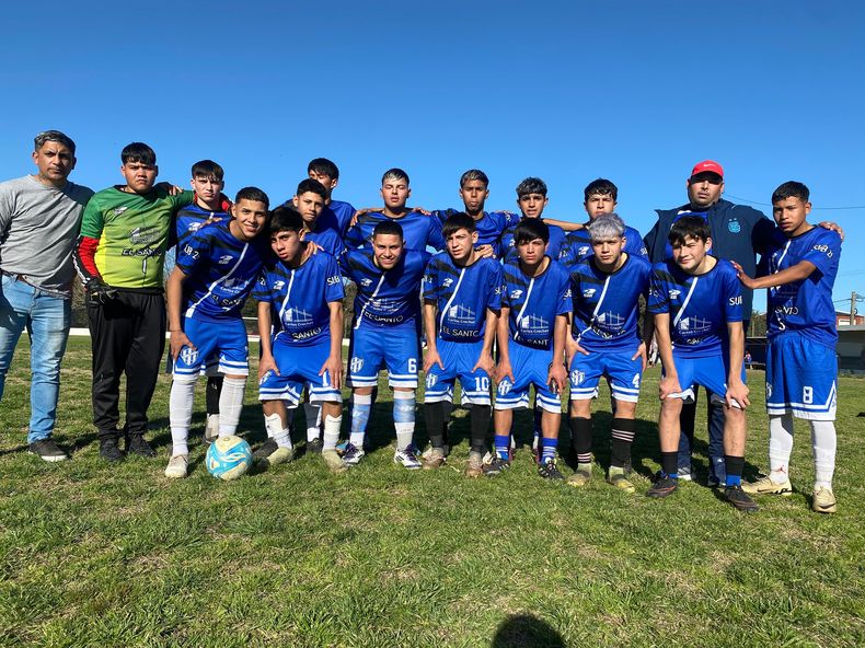 La Sub 16 de Deportivo San Alejo que compitió en el Regional de Carmen de Areco.