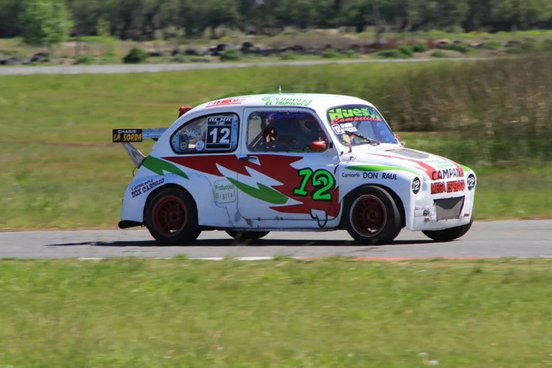 En pleno siglo XXI, los FITITOS siguen dando batalla en las pistas de carrera. Foto. La Nación..webp