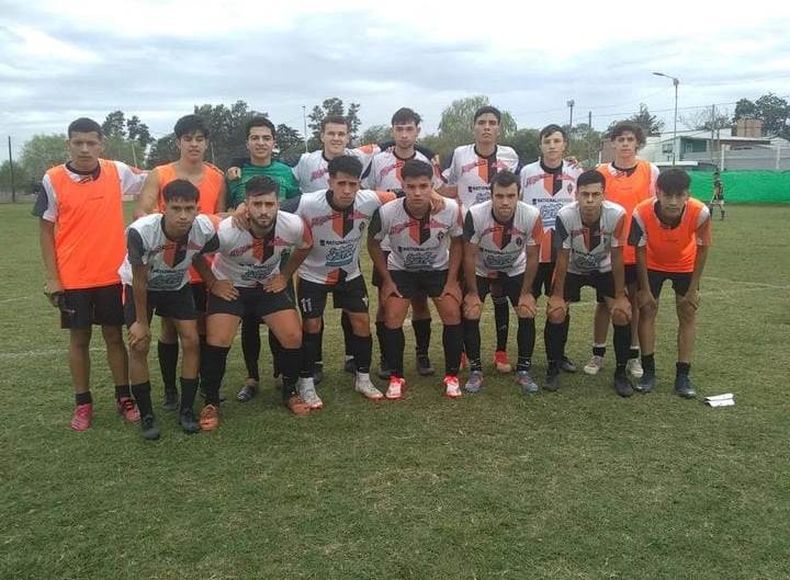EQUIPO. Los pibes de Manzanares son protagonistas en la Zona Permanencia A.