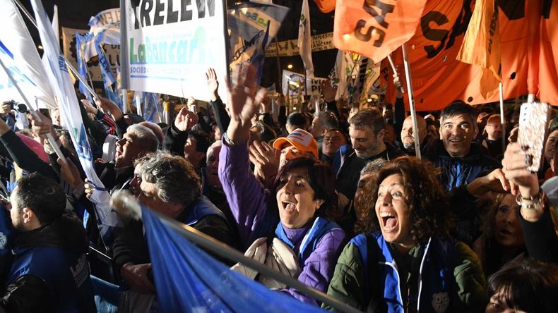 APOYO DE LOS GREMIOS. Una de las manifestaciones en apoyo de la medida. &nbsp;