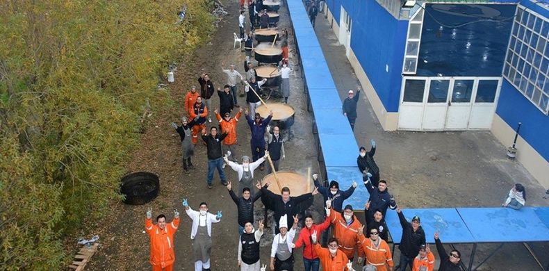 El Locro más grande fue el de los petroleros de Río Gallegos. (Clarín)..jpg