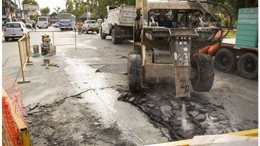ROMPÉ. Las obras comenzaron por la calle San Martín..