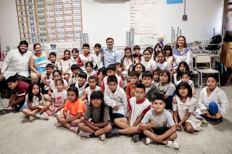 CHICOS Achval con los alumnos de la Primaria N50 del Polo Educativo