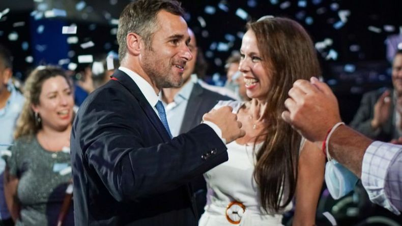 Achával junto a Victoria Onetto, subsecretaria de Políticas Culturales de la Provincia. .