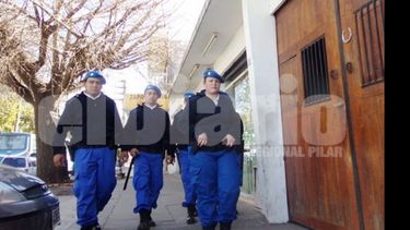 MAREA AZUL. Los 259 policías locales salieron a recorrer las calles del centro..
