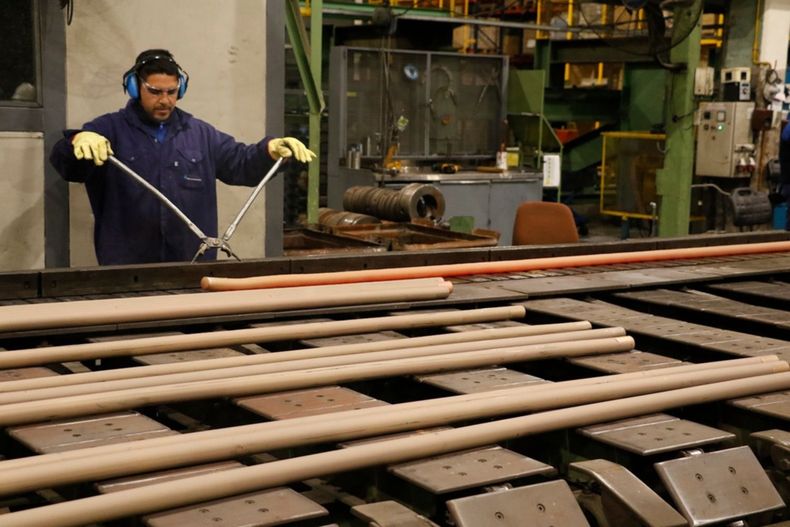 EN RIESGO. Temen que si no se reactiva la economía, haya despidos en julio. &nbsp;