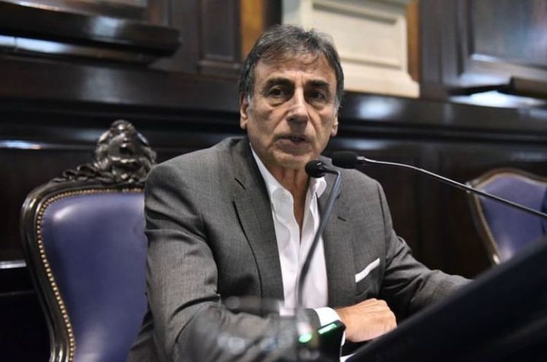 EN SU BANCA. Rubén Eslaiman es diputado provincial.