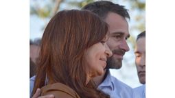 (PATRICIO CRISTINO). ABRAZO. Achával, con Cristina, ayer, durante el acto..