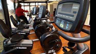GIMNASIO. El servicio del Austral incluye ejercicios coordinados por kinesiólogos..