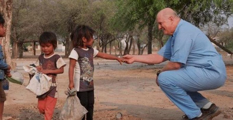 Alejandro Nolazco presta servicio en comunidades originarias del norte argentino.