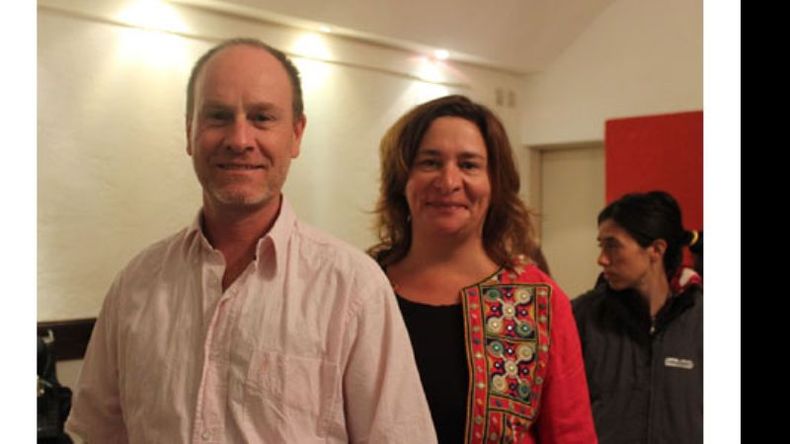 PREVIA. Juan Carlos Beretta y su esposa Nerina, en el hall del Lope de Vega para ver a la Comedia del Pilar..