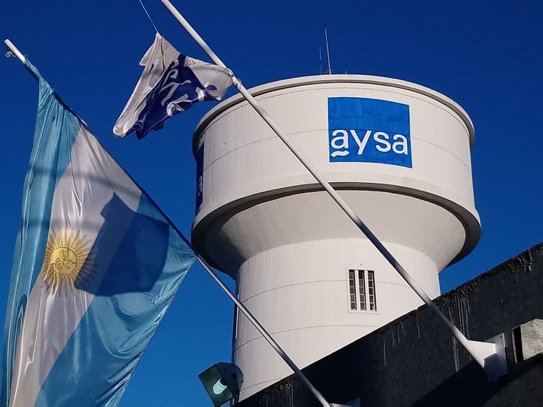 AySA se ocupa del servicio de agua corriente en el AMBA, Pilar incluido.