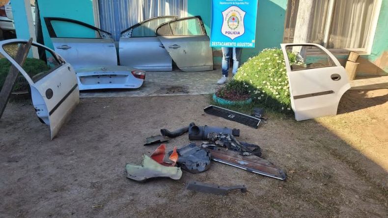 El allanamiento fue realizado en una propiedad de Moreno donde se encontraron autos desguazados. .