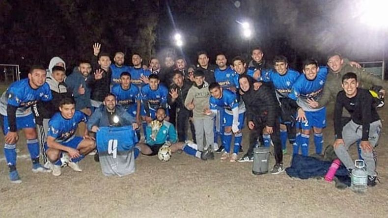 GOLES NOCTURNOS. San Alejo sumó fuerte en casa para escaparse del descenso..