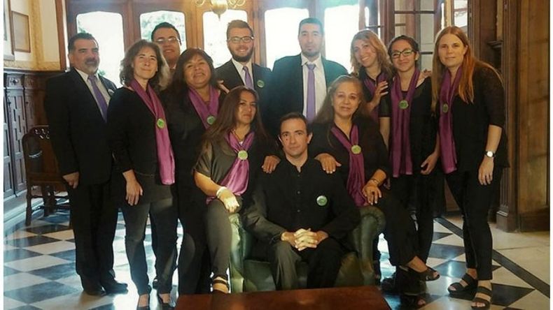 UN DOCENA. Los integrantes del coro despiden el año en el CCF..