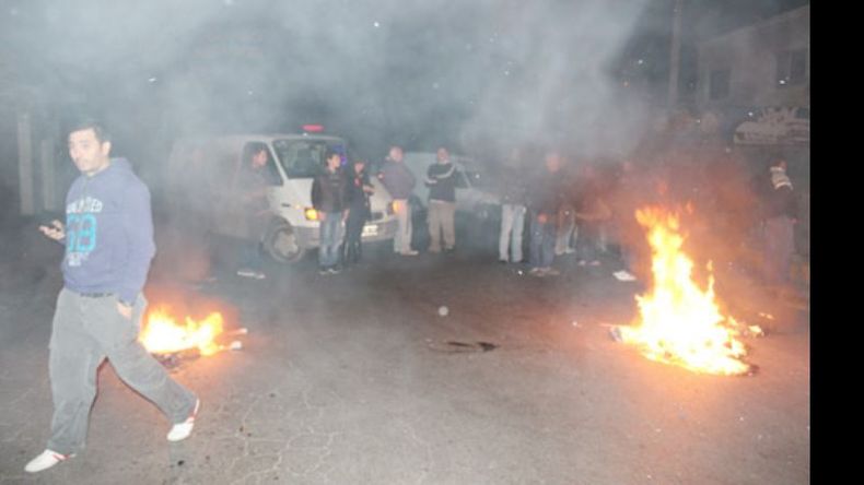 Ruta 26 e Independencia, anoche, el epicentro de la protesta..