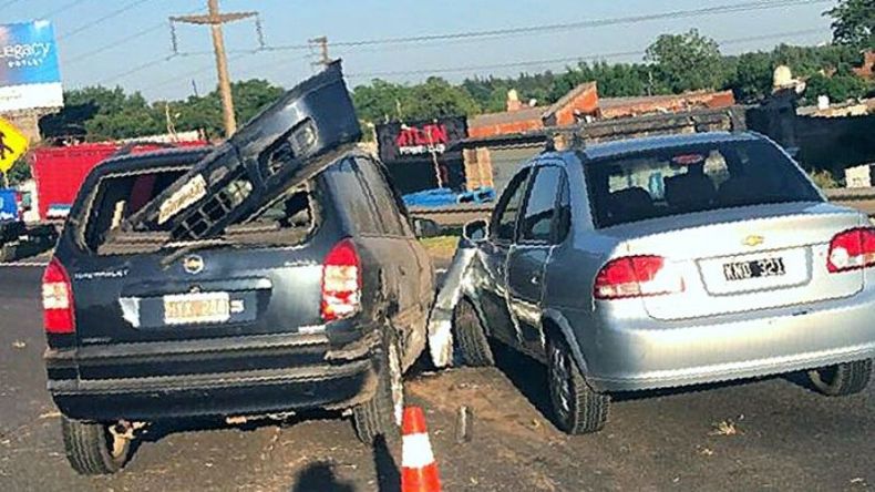 IMPACTO. Los dos autos involucrados en el choque. .