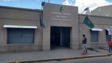 Mujer en terapia intensiva tras ser atropellada por un camión