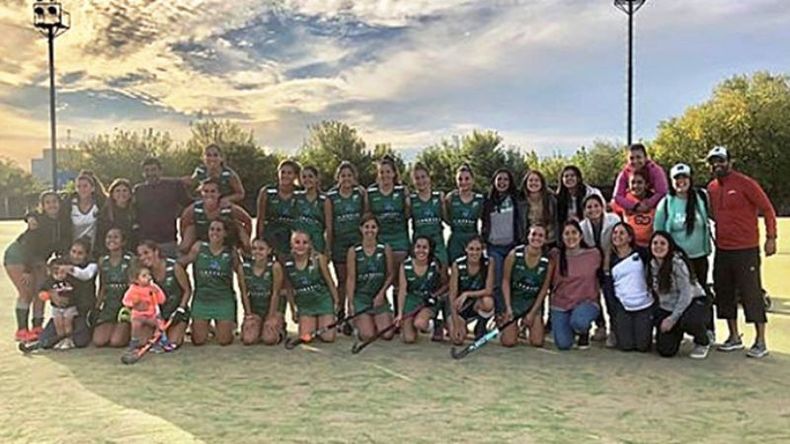 UNIDOS. La Intermedia y Primera de Los Pinos que ganaron ante Puey..