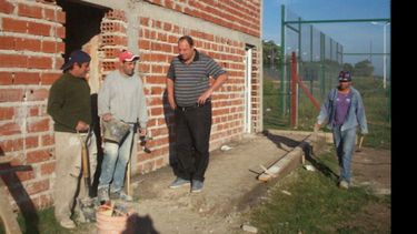 En estos días se avanza con la construcción de los vestuarios..