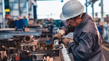 RECESIÓN. La industria sufre los efectos de la crisis.