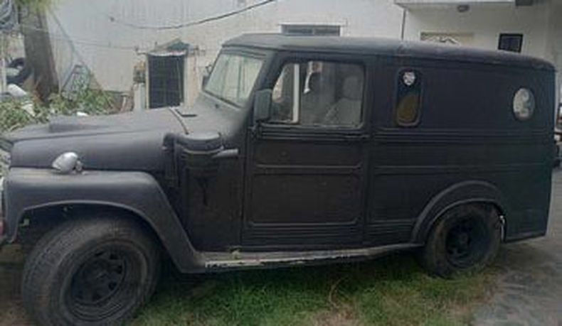 El domingo me robaron una camioneta. Es una Estanciera del 57. Ocurrió en la calle Antonio Toro 1246, barrio El Triángulo de Presidente Derqui. La patente es BLK 068. Cualquier información comunicarse al 1159900507. Herrería Myc. &nbsp;