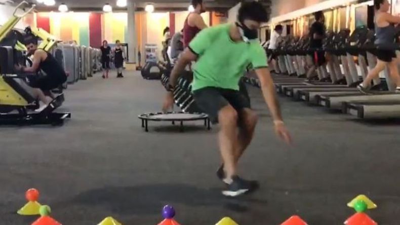 Rossi, entrenando con la máscara en el SportClub de Palmas..