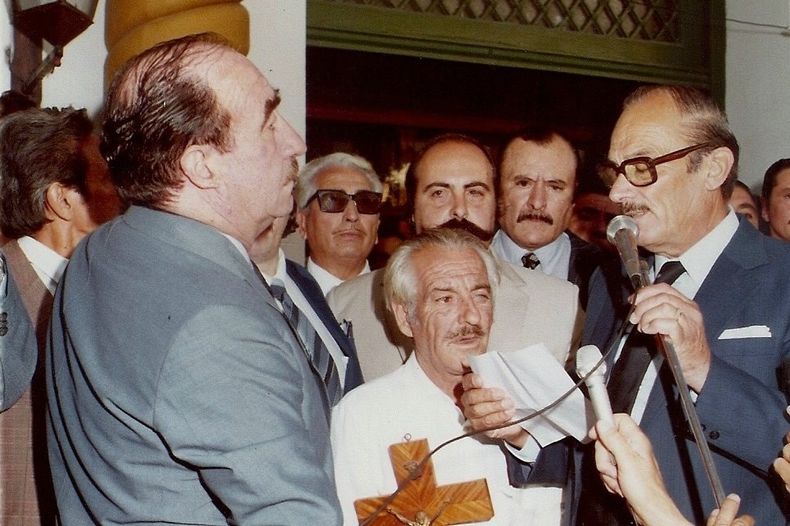 Mario Darget, presidente del HCD, toma el juramento de Luis Lagomarsino.