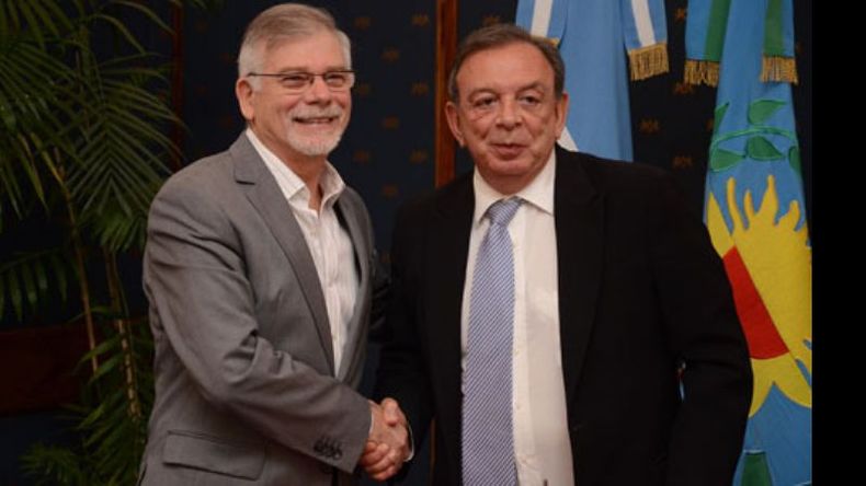 Cristiani y Zúccaro, en la firma del convenio..