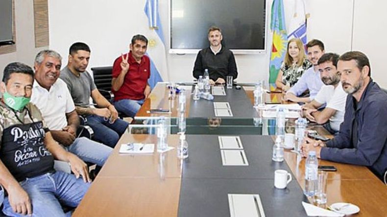 REUNIÓN. Achával recibió a los sindicatos y destacó la labor de los empleados municipales..